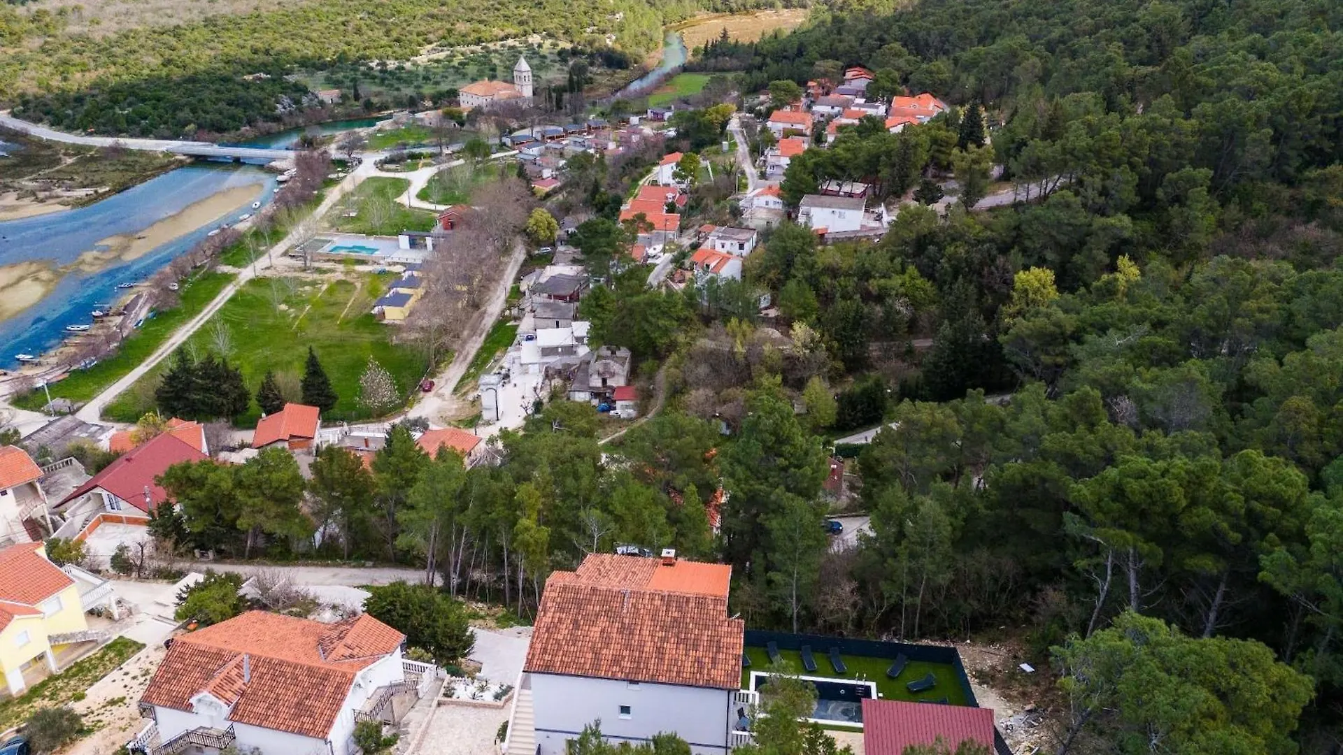 Villa Ivanovi Dvori - Seven Bedroom Villa With Private Pool Benkovac