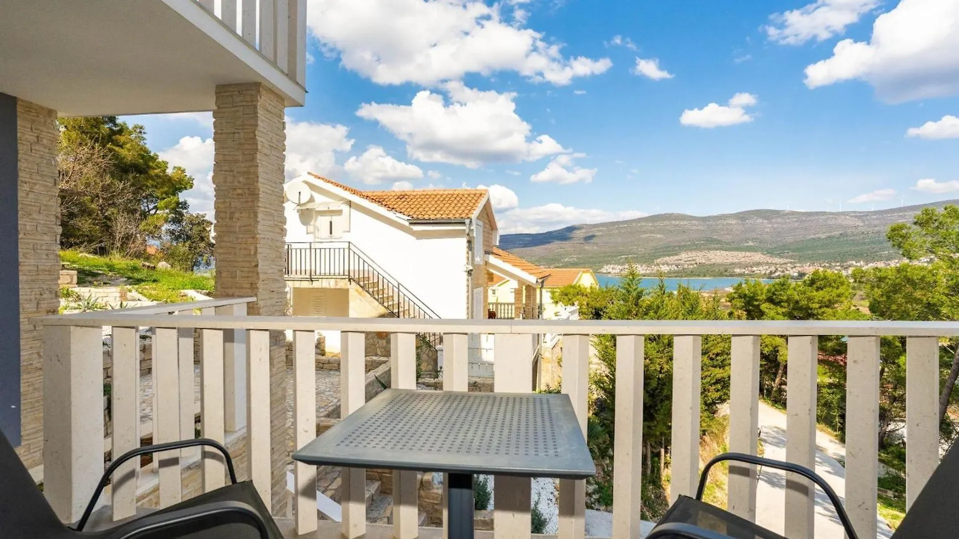 Villa Ivanovi Dvori - Seven Bedroom Villa With Private Pool Benkovac