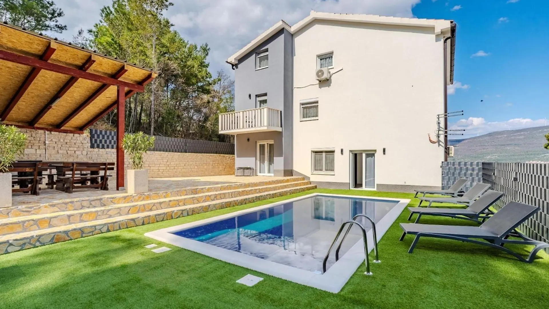 Villa Ivanovi Dvori - Seven Bedroom Villa With Private Pool Benkovac