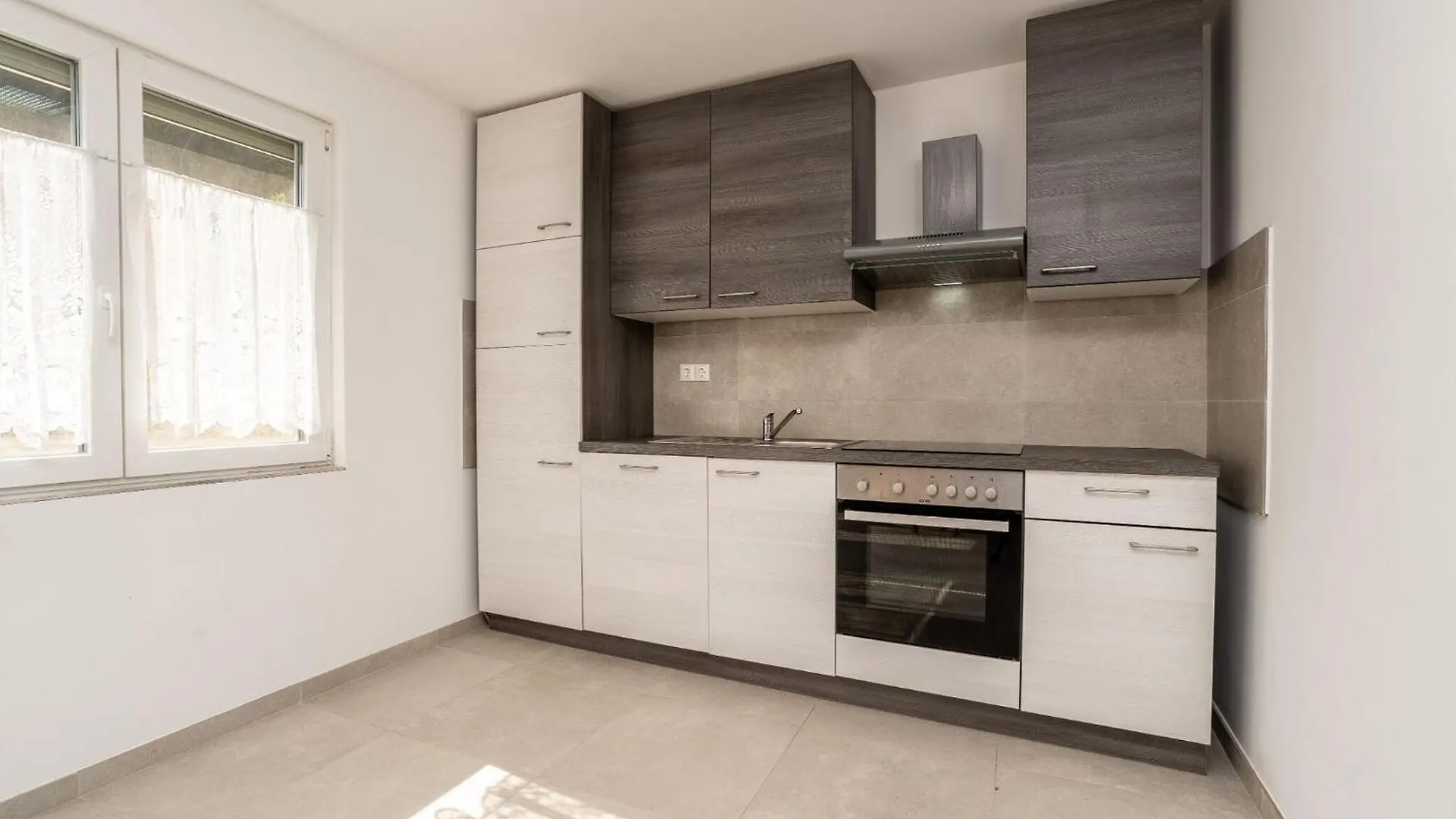 Villa Ivanovi Dvori - Seven Bedroom Villa With Private Pool Benkovac
