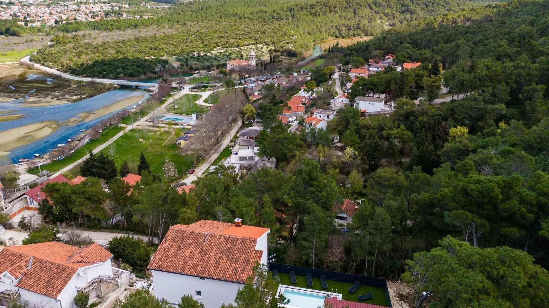 Villa Ivanovi Dvori - Seven Bedroom Villa With Private Pool Benkovac